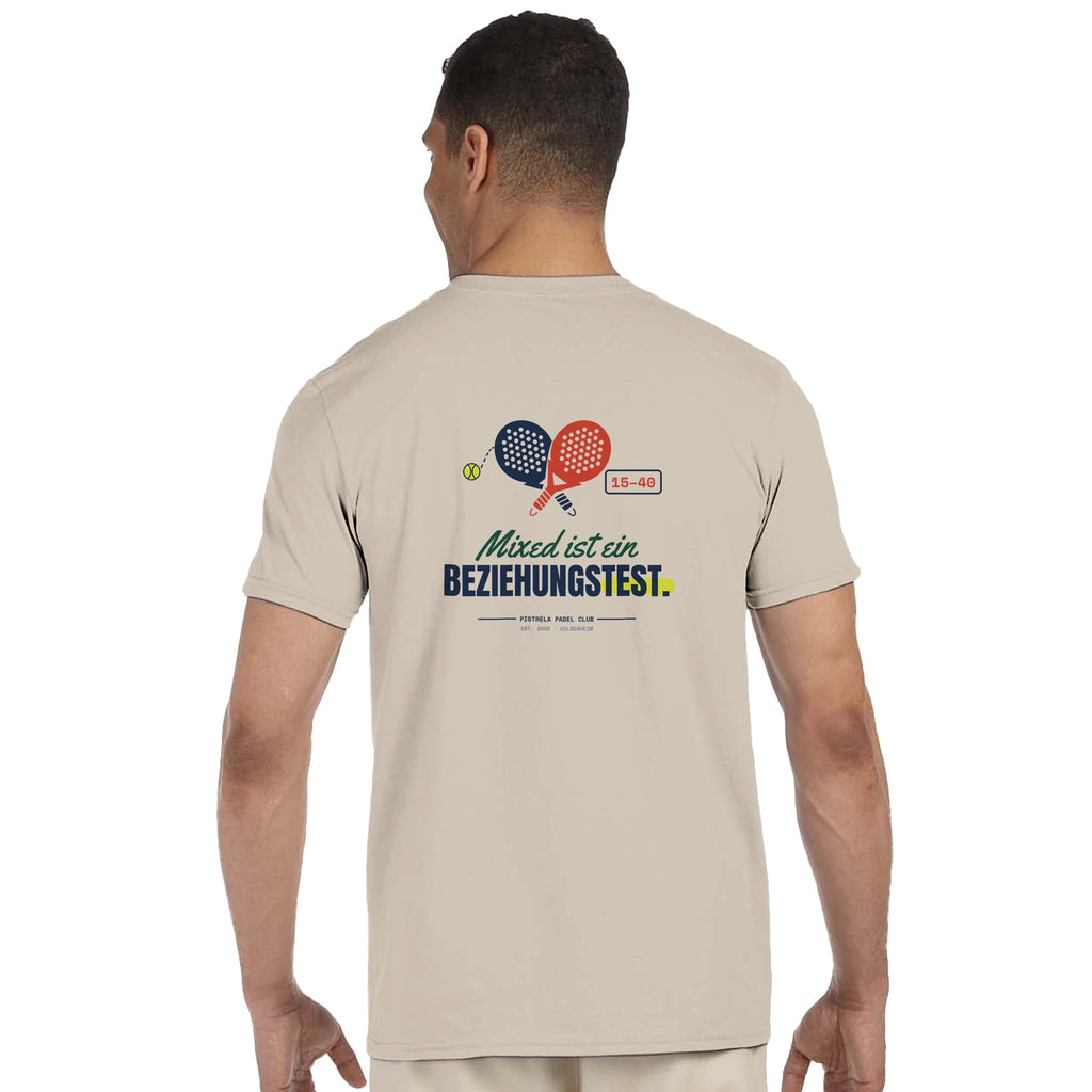 Mixed ist ein Beziehungstest – T-Shirt Rückendruck in Sand – getragen, Rückseite