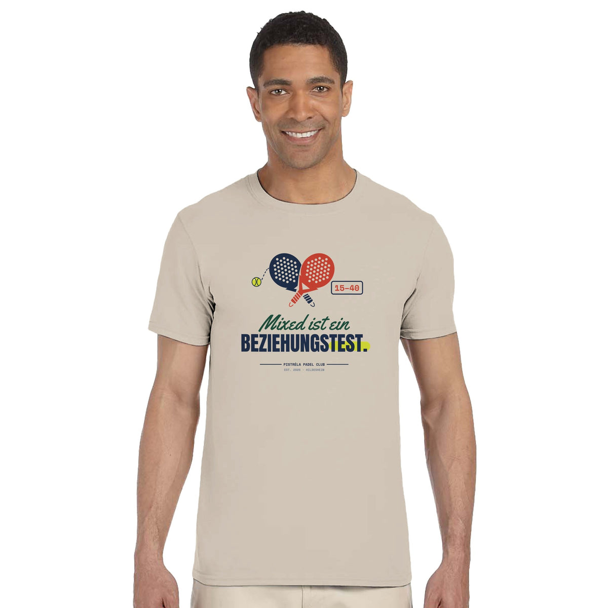 Mixed ist ein Beziehungstest – T-Shirt in Sand – getragen, Vorderseite