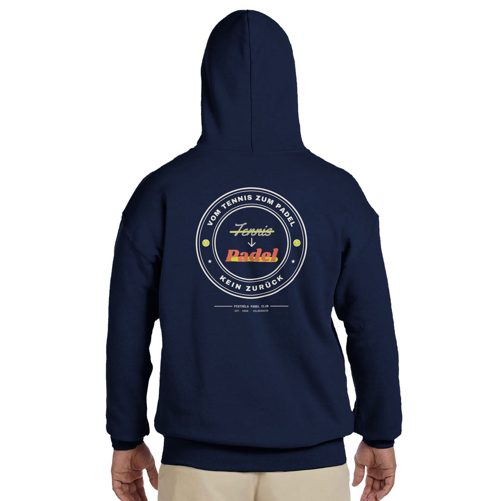 Vom Tennis zum Padel – Hoodie Rückendruck in Navy – getragen, Rückseite